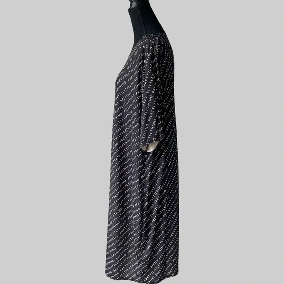 PRETTYLITTLETHING Plus Black Oversized T Shirt  Dress - Picture 5 of 16